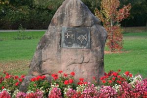 Plaque commémorative des 25 ans de jumelage, en 1996