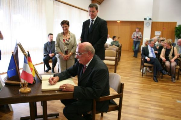 Signature du Livre d'Or